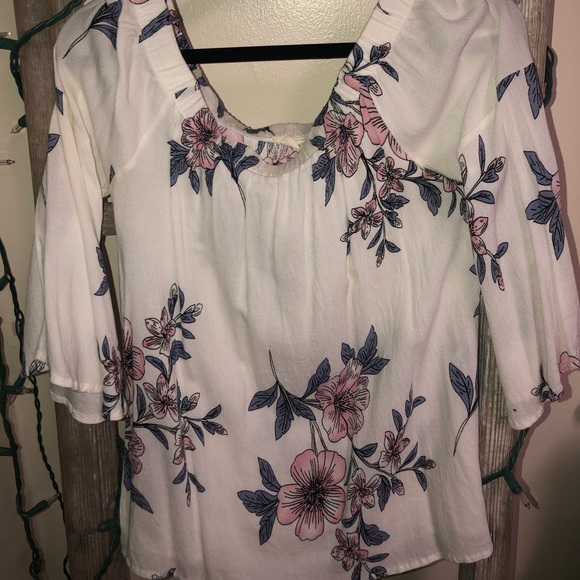 Off the shoulder Tee - Picture 2 of 3